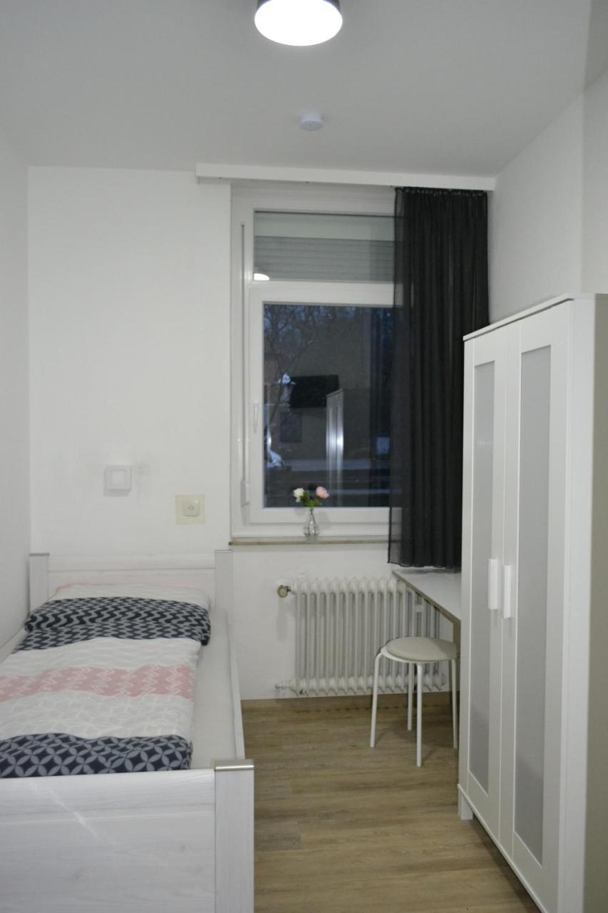 Pension Highway 3 Билефельд Экстерьер фото